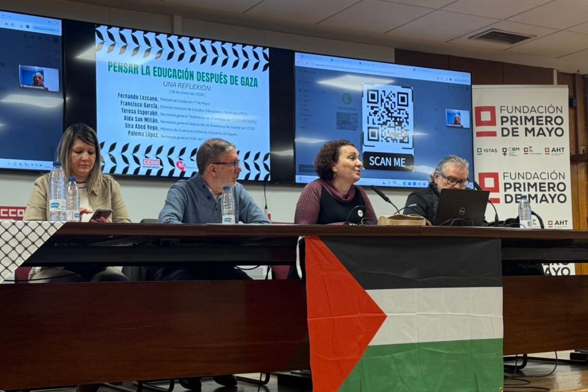 Teresa Esperabé, secretaria general de FECCOO, durante su intervención