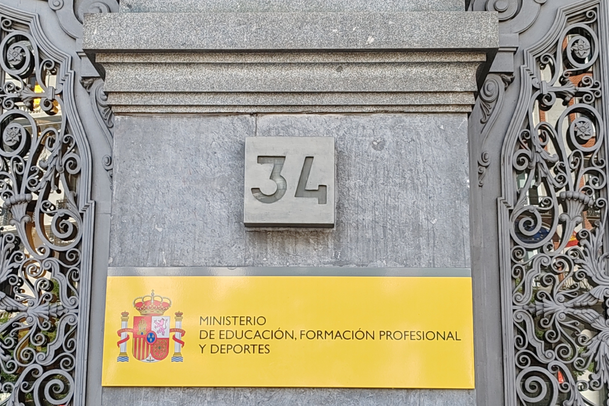 El Ministerio debe abandonar de una vez la pasividad y las maniobras de distracción ante un problema de tal urgencia